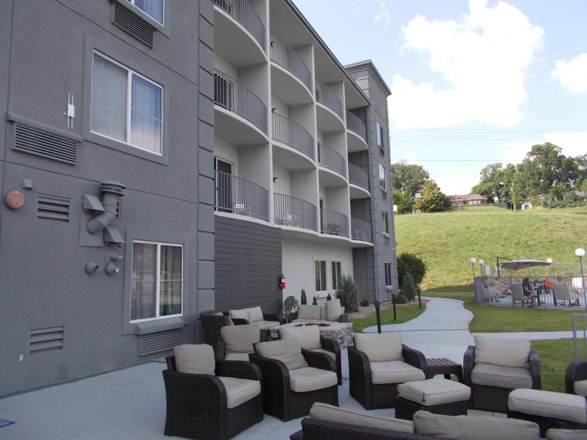 Baymont On The Lake By Wyndham Hot Springs Exteriér fotografie